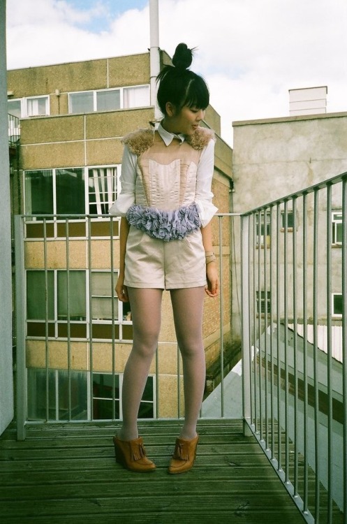 Style Bubble: http://goldschnee.blogspot.de/2013/10/flower-tights.html