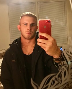 dontforgetshane:  I cleaned my mirror for