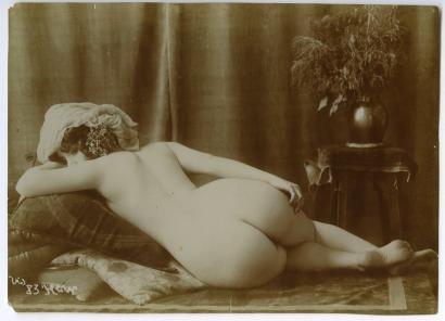 rivesveronique:rivesveroniqueH.C.W Nu académique, vers 1900. Tirage argentique (citrate) d’époque