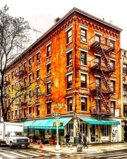 A building in #Nolita, #Manhattan. www.instagram.com/p/CeKTiFSMg52/?igshid=NGJjMDIxMWI=