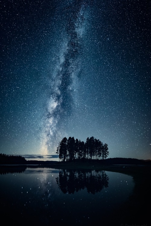 s-m0key:Billions of stars over Shiroka polyana reservoir. | Rhodope mountains. | Bulgaria. One cold 