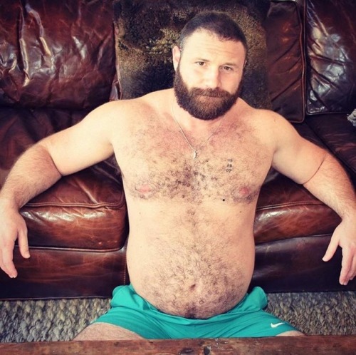 thebearunderground:The Bear Underground - best in masculine hairy menFollow me on my twitter account