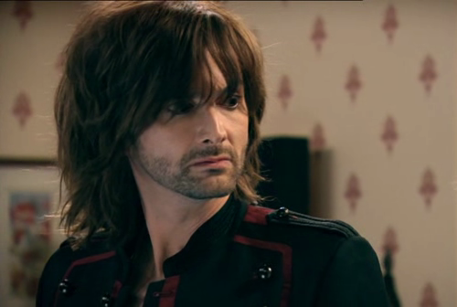 mizgnomer:  David Tennant with long hair I love a man who looks good with long hair