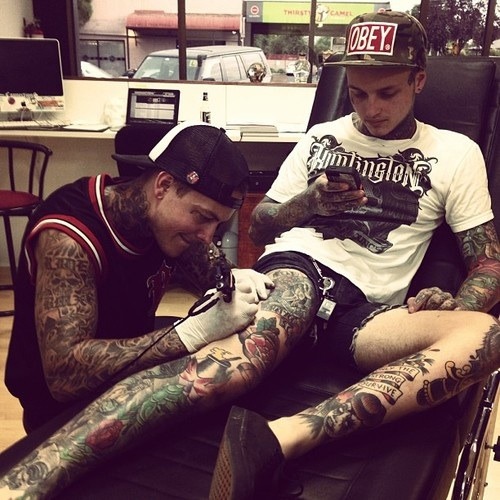tatscatsandmoretats:  Love this picture so much, i wish i had some really good artist as close friends/friend they wud get to cover me up so fast! 