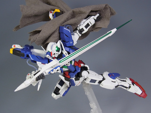 cavalier-renegade:  gunplagamer:  Source MG改造ガンダムXエクシア MG RemodelingExia Gundam X  Why does it need a cloak.   it doesnt that’s why its badass!