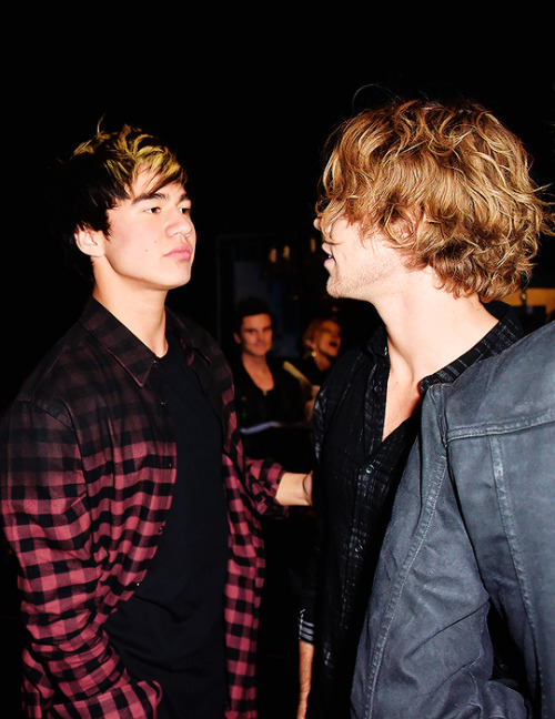 hotdamn5sos:  2014 American Music Awards [x] 