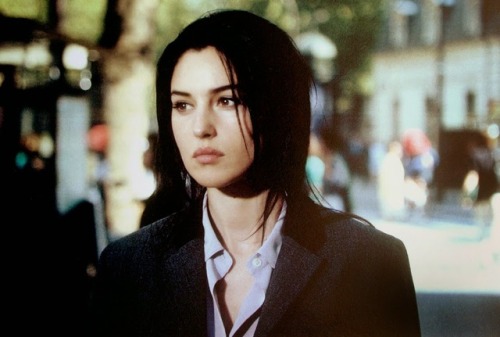 fieldsoflight:Monica Bellucci in L'Appartement (1996)