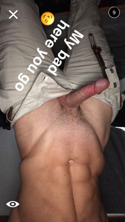 straightbaitedmen:  Holy fuck his dick is huge