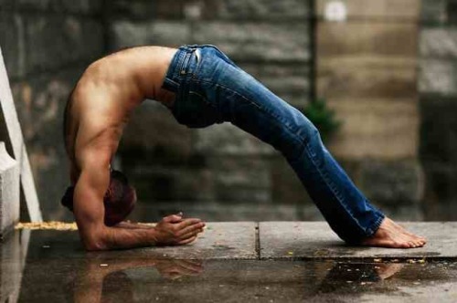 brian20x:  Yoga instructor Nick Potenzieri of lovebodyyoga, strikes a pose. #yoga #yogadudes #yogamen #yogamuscles 