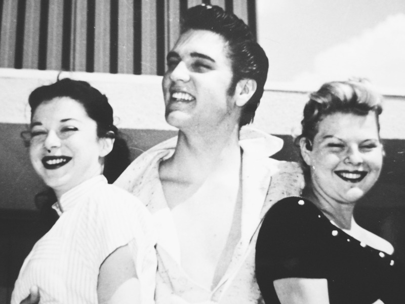 heartburnmotel:  Elvis poses for photos with two show girls outside the New Frontier