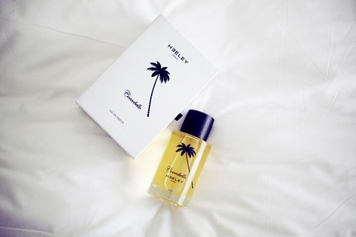 I love this perfume! Smells like tropical rain &amp; coconuts. 