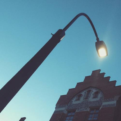 There was just a little moment to take this shot while moving my buddy to his new apartment #lookup 