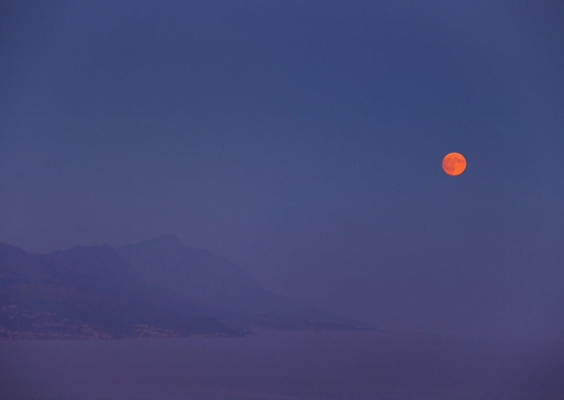 Porn suiyobish:  I See The New Moon Rising, Croatia photos