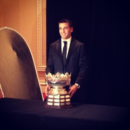 Patrice Bergeron poses with the Selke Trophy. #NHLAwards #NHLBruins
