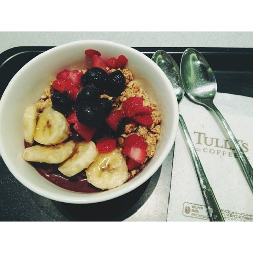 erikakbowes:  Had my first ever Acai Bowl 😩 