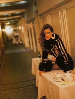 80s-90s-supermodels:  &ldquo;Un Guardaroba Da Ereditiera&rdquo;, Vogue Italia, September 1991Photographer : Michael RobertsModel : Carre Otis 