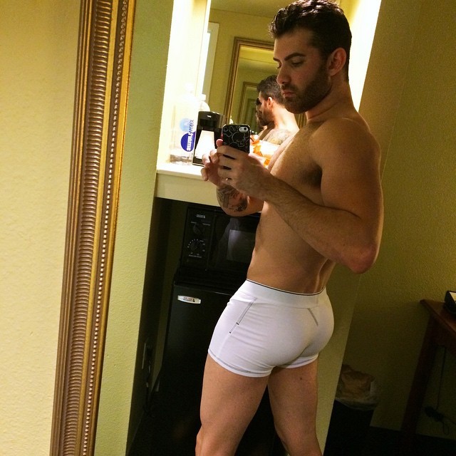 tightgearguys:  SO TIGHT! Not just a bunch of reblogs. More spandex bulges, thongs,