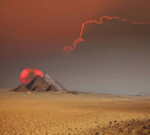 ratustuff:  The Pyramids of Egypt at Sunset!-by Luciana Lancellotti.. 