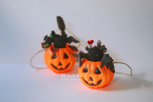 Happy Halloween !These works were finished in last year. Little bat and little black cat d
