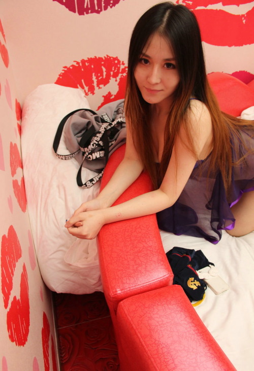 asiangirlspreads: Follow our Asian girls opening their funholes for u at: www.tumblr.com