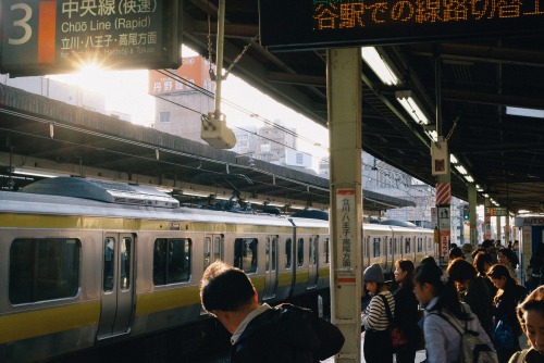 三鷹駅の周辺をぶらぶら散歩。いい街。 Walked around Mitaka station. It’s a nice city.