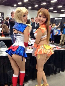 cosplay-booties:  Sailor Moon and Sailor