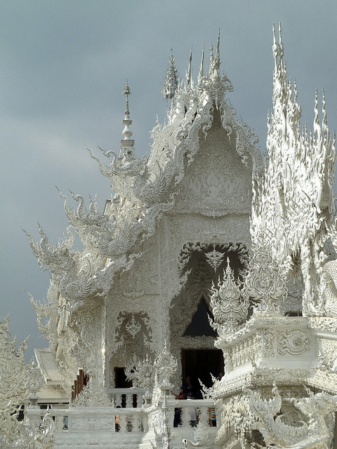 Details of the white temple, Wat Rong Khun in northern Thailand (by Angelika & Jan).