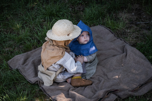  Daily life of VikingsPicture by Sebastien “Myskia” Dusart(Association viking de reconstitution hist