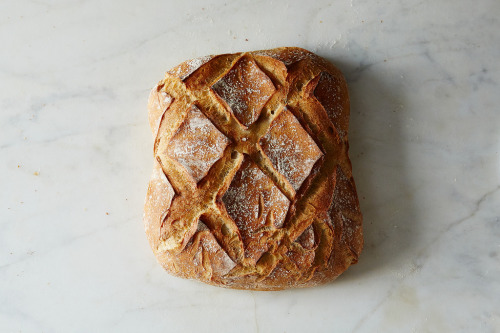 doable-likeart:  food52:  Love on the lame.How to Make Pretty Bread like a Pro via Food52  seulmates