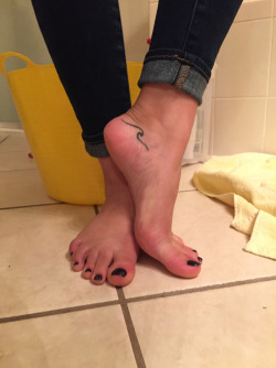 my-foot-fetish-collection:  Hot & horny