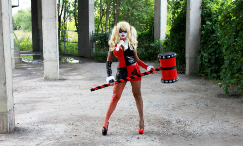 dirty-gamer-girls:  Harley Quinn cosplay by Naomi-VonKreeps Join us on Facebook Do You Like Cosplay Babes?
