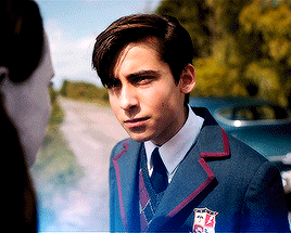 zavens:Aidan Gallagher as Five Hargreeves in The Umbrella Academy Season 2