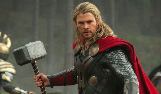 Thor  11 anos da franquia que falhou em trazer romance para o