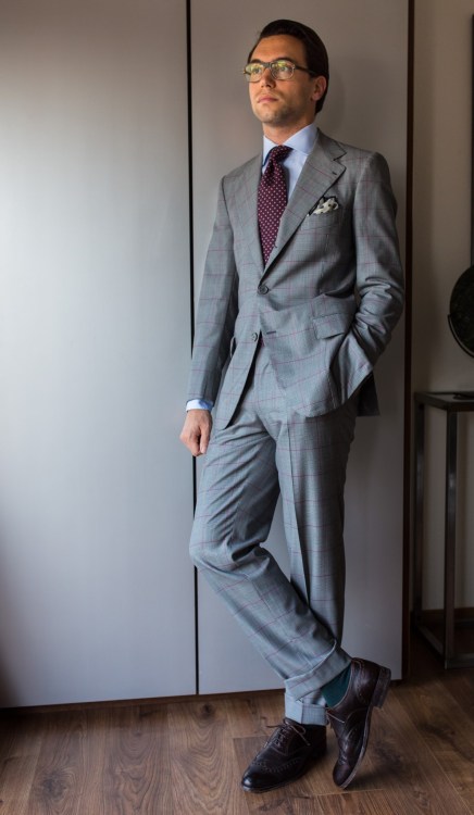 A more relaxed fit by Sartoria FormosaBespoke Lucca shirtFantastic 7-fold tie by Exquisite Trimmings