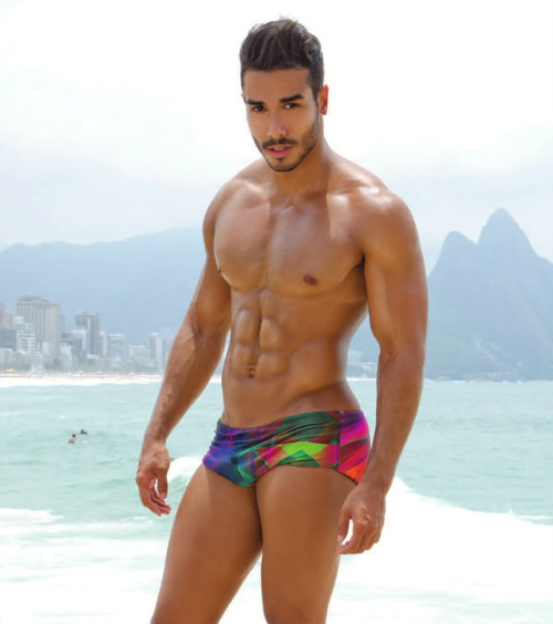 gaypicsporn:  Brazilian muscles