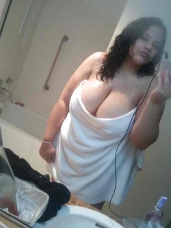 bbwhottie:  BBW Shower Time!Get naughty with a big girl near you, make a free profile »  Oooooo So Sexy!!!!