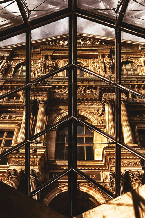 italian-luxury:  Louvre, Parigi The Louvre, today one of the busiest Museum requires over 2000 employees. This world renown art collection, wasn’t always open to the pubic. In fact it’s doors were closed were 600 years. A symbol of wealth and power.