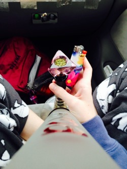 cometogetherandsmoke:  youngbrokestoned:  Perspective shot.  That bowl is so fucking cool 