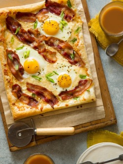 savagelydelicious:  Breakfast Tart  http://www.spoonforkbacon.com/2015/08/breakfast-tart/