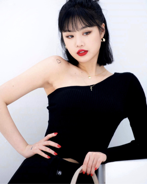 gidlez:hot girl soojin for dispatch style