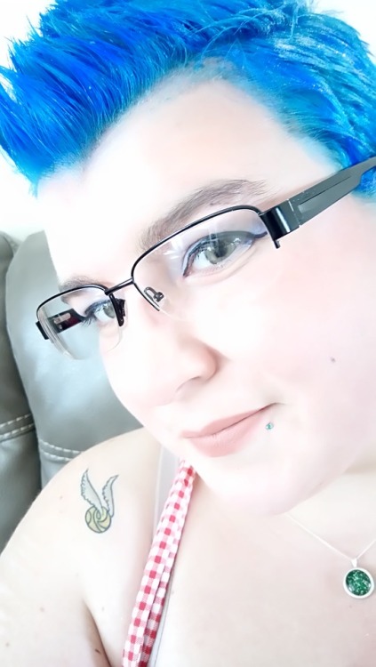 New styyyyle&hellip; Well&hellip; Old style but with blue hair Look at all the fricking glitter I lo