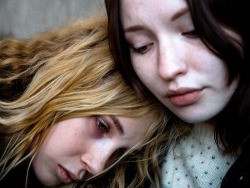 dailyhantzis:  Juno Temple & Emily Browning