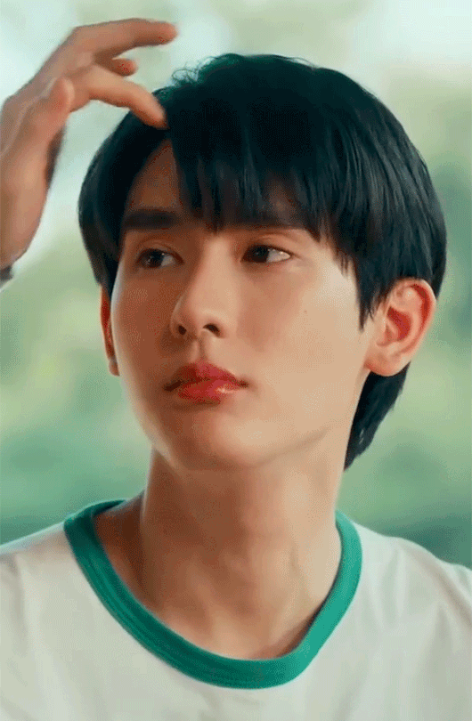 And The Award For Biggest, Beautifulest Eyes And Juiciest, Pinkest Lips Goes To...
