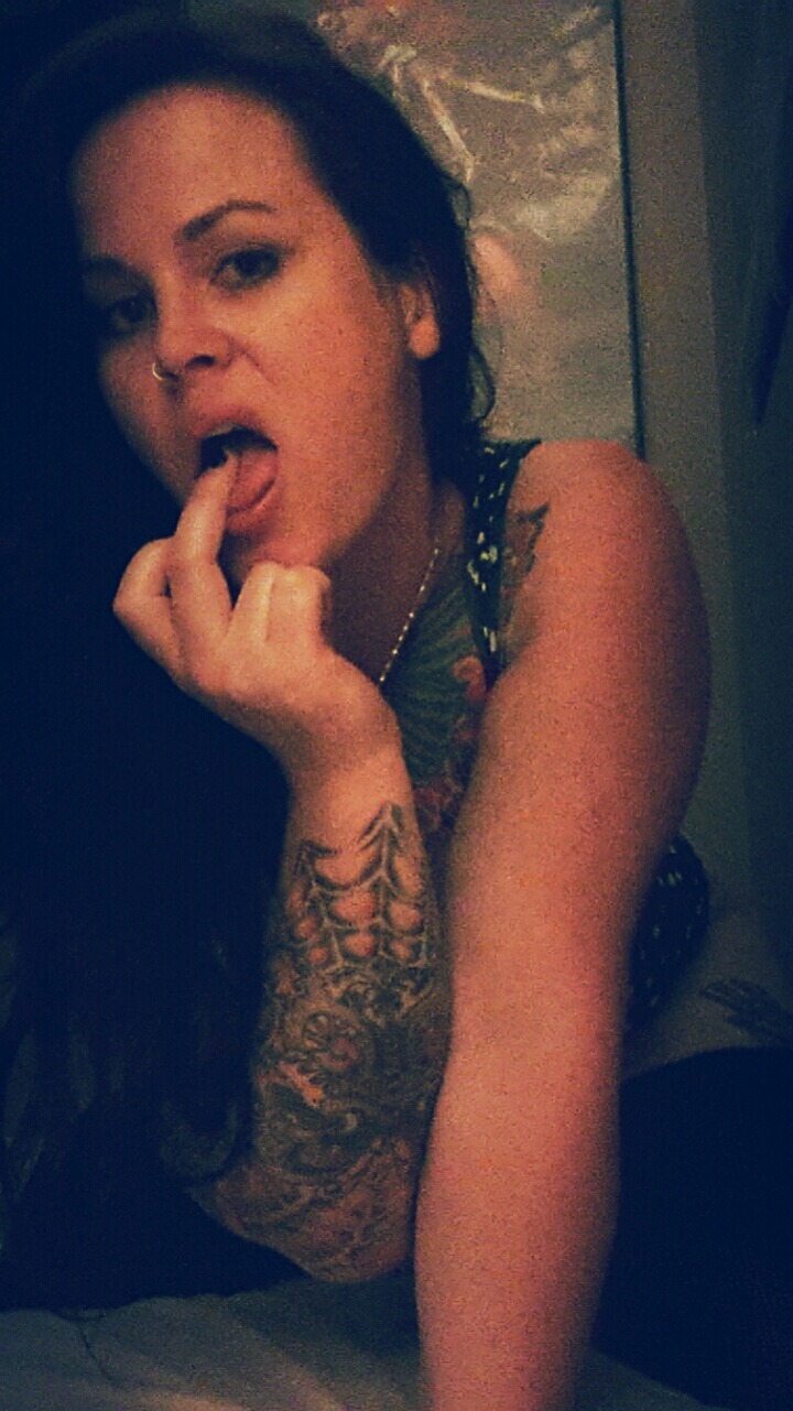erinalkaline:  erinalkaline:  New self-shot set to say Thank You to my new friends