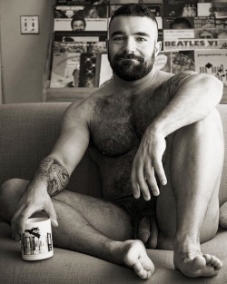 Bears, muscle and hairy fellas