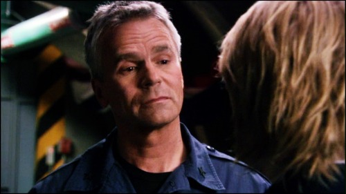 samantha-carter-is-my-muse:  A photon goes to check into a hotel… (Joke found here, thanks for letting me use it)