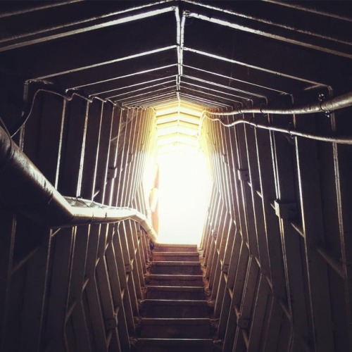The light at the end of the tunnel. A bunker on the Israeli/Syrian border. (hier: Merom Golan)