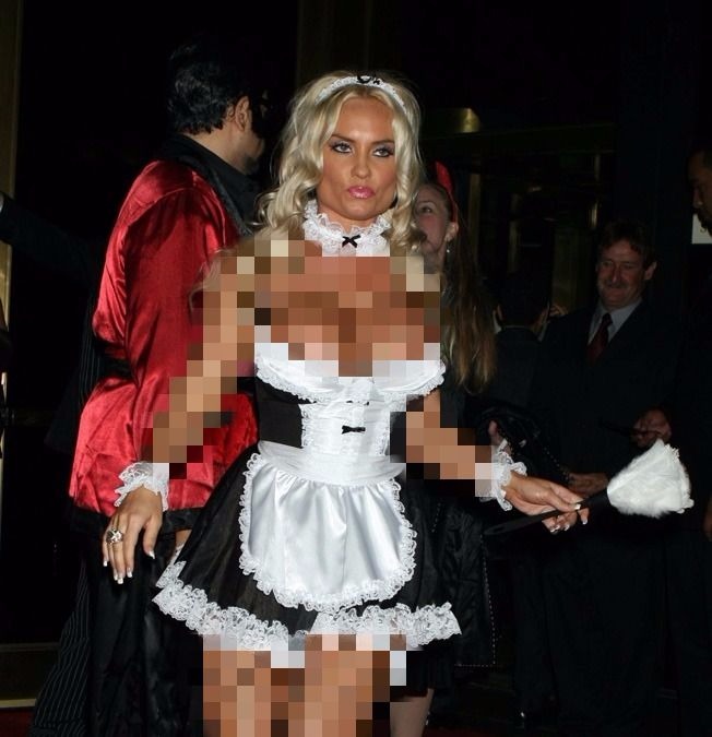 censored-by-chloe:  This French Maid won’t be dusting off your cage… you’re