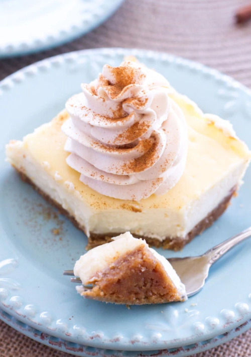 verticalfood:Vanilla Cheesecake Bars with Chai Whipped Cream