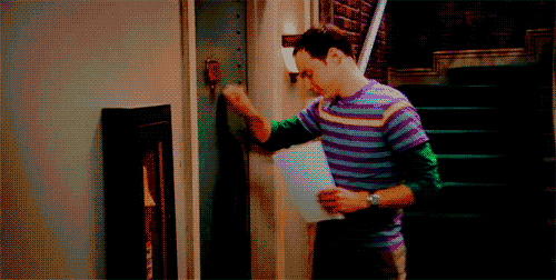 rockandrollforever1983:  Knock Knock Knock Penny! *-* hehe Especial Aniversário